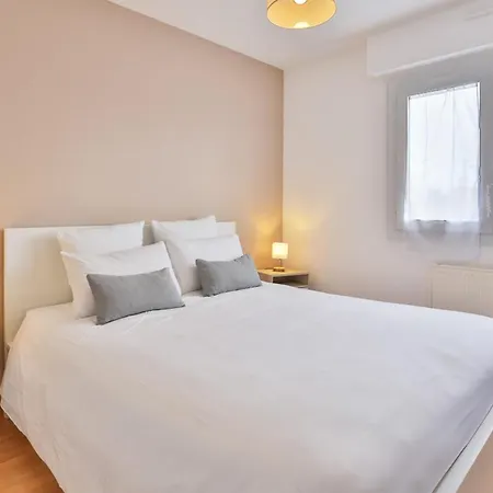 Grande Maison Avec Jardin Parking Proche De La *