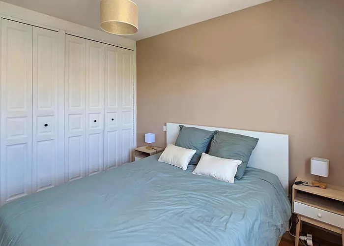 Grande Maison Avec Jardin Parking Proche De La *